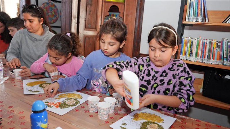 Alanya belediyesi çocuk kütüphanesi'nden öğrenciler için tam mesai