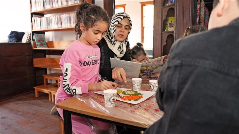 Alanya belediyesi çocuk kütüphanesi'nden öğrenciler için tam mesai