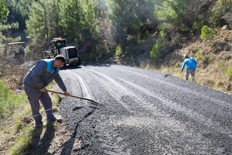 Alanya belediyesi kırsal mahallelerin yol hasretini sona erdiriyor