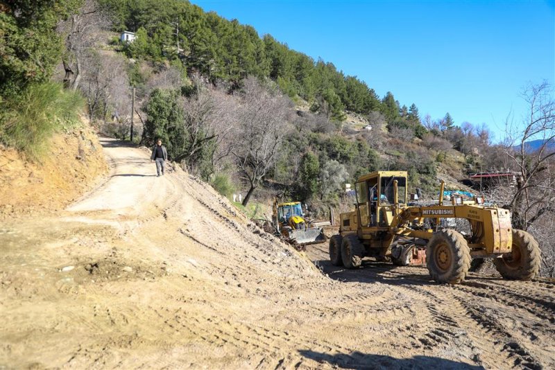 Alanya belediyesi kırsal mahallelerin yol hasretini sona erdiriyor