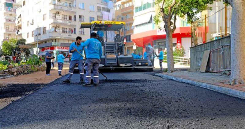 Alanya belediyesi'nin sıcak asfalt çalışmaları sürüyor