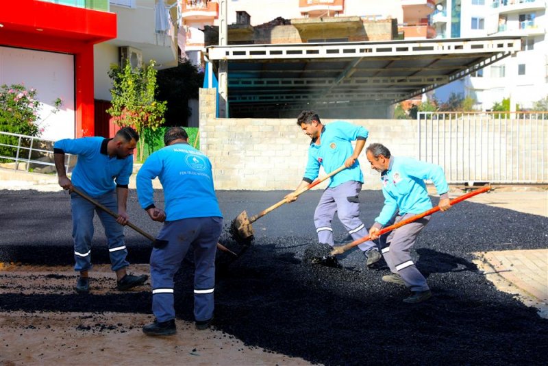 Alanya belediyesi'nin sıcak asfalt çalışmaları sürüyor