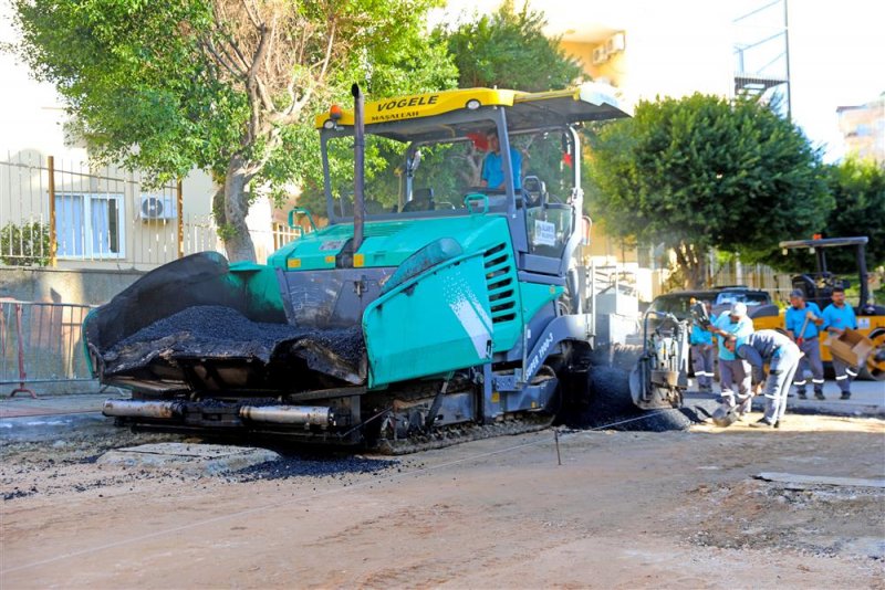 Alanya belediyesi'nin sıcak asfalt çalışmaları sürüyor