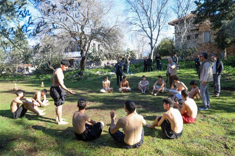 Alanya'nın geleneksel yörük oyunu 'aksır’ unesco yolunda