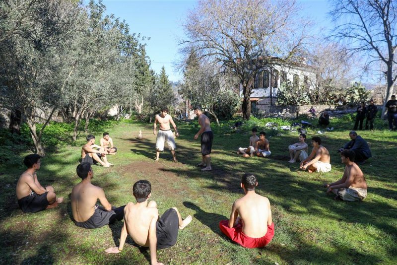 Alanya'nın geleneksel yörük oyunu 'aksır’ unesco yolunda