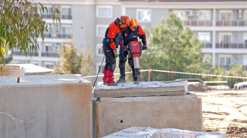 Alanya belediyesi’nden deprem farkındalık tatbikatı