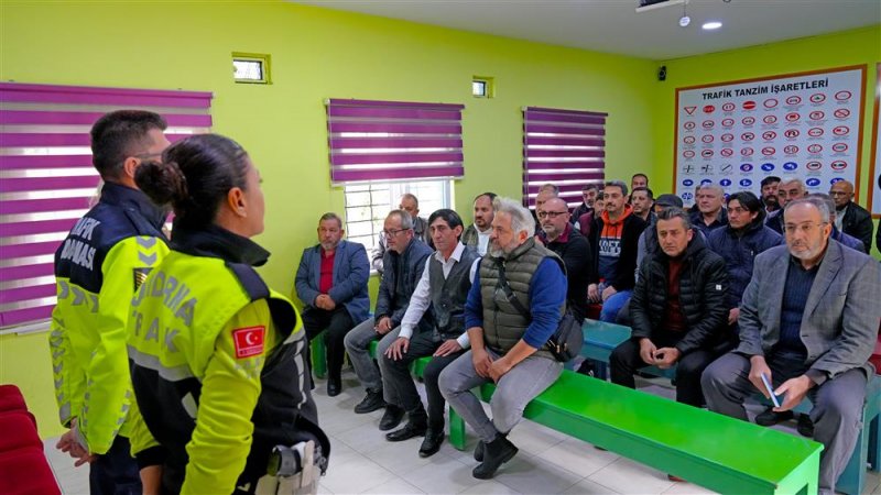 Alanya’daki halk otobüsü sürücülerine eğitim verildi