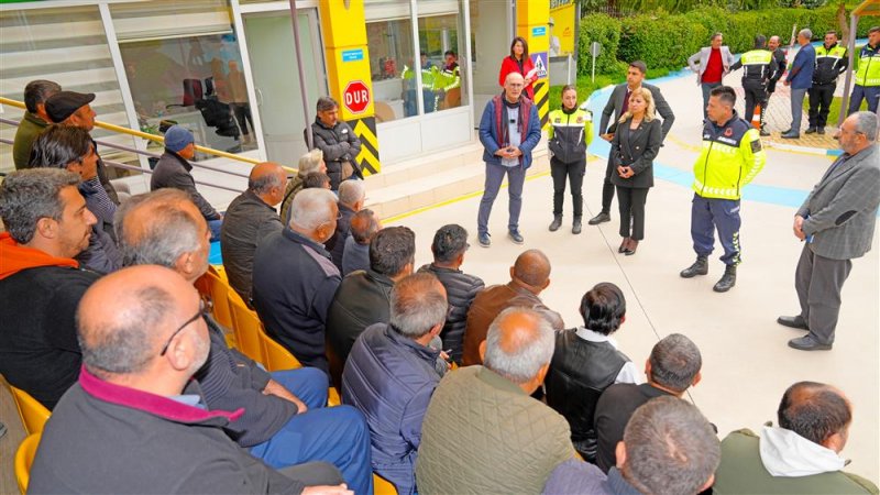 Alanya’daki halk otobüsü sürücülerine eğitim verildi