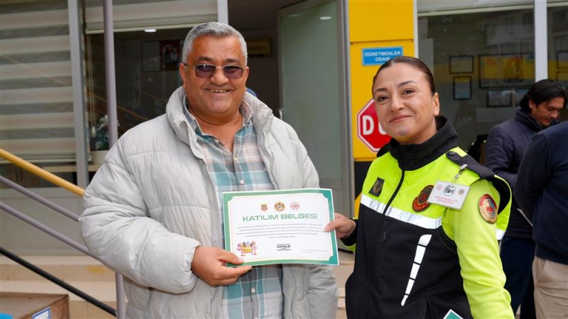 Alanya’daki halk otobüsü sürücülerine eğitim verildi