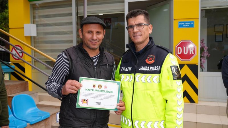 Alanya’daki halk otobüsü sürücülerine eğitim verildi