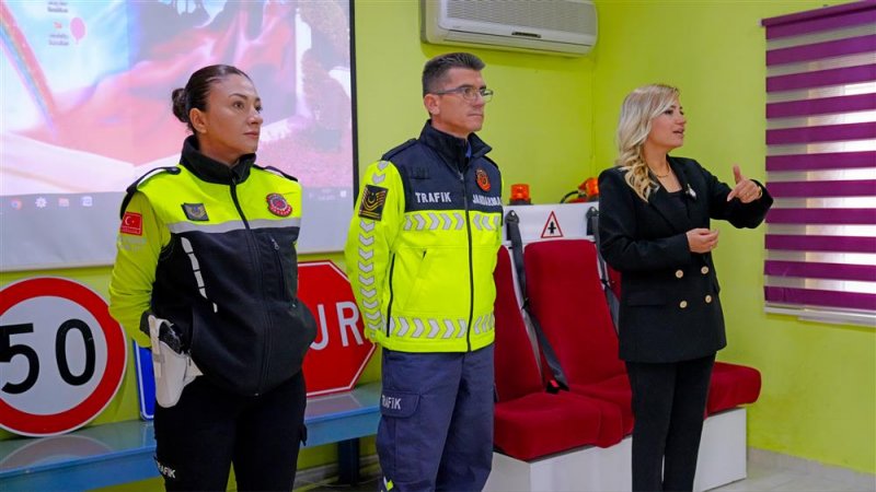 Alanya’daki halk otobüsü sürücülerine eğitim verildi