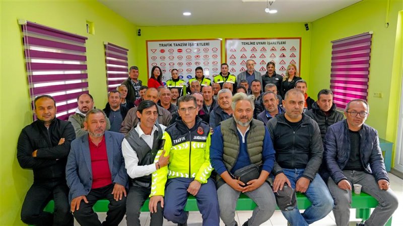 Alanya’daki halk otobüsü sürücülerine eğitim verildi