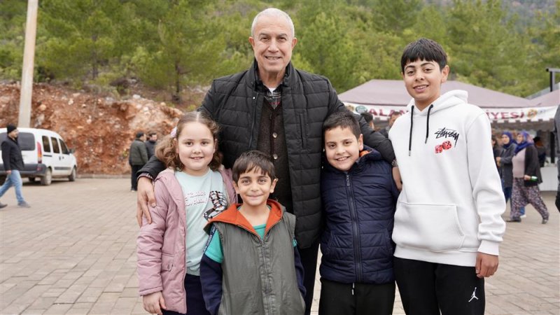 Akçatı’da imece usulüyle yapılan çok amaçlı salon hizmete açıldı