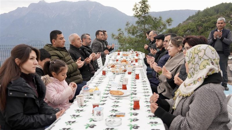Akçatı’da imece usulüyle yapılan çok amaçlı salon hizmete açıldı