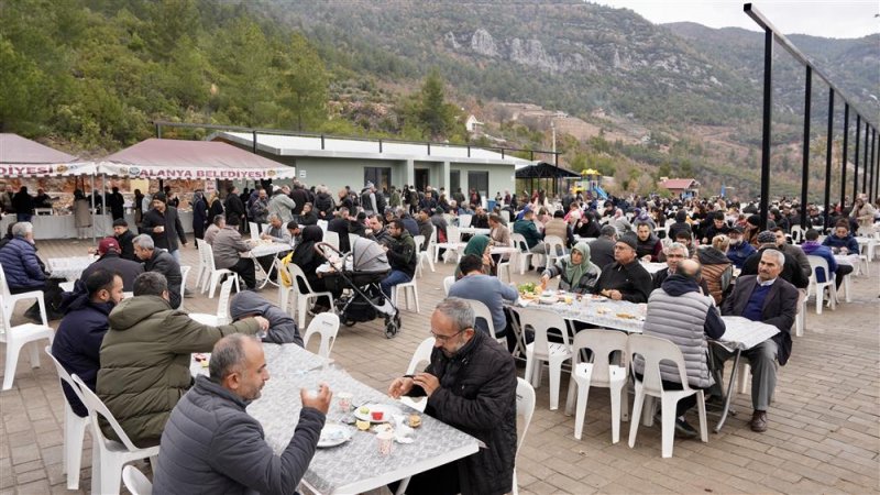 Akçatı’da imece usulüyle yapılan çok amaçlı salon hizmete açıldı