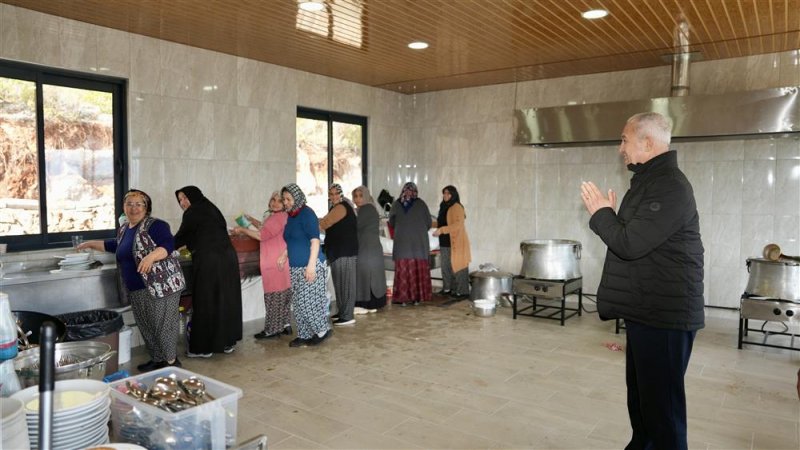 Akçatı’da imece usulüyle yapılan çok amaçlı salon hizmete açıldı