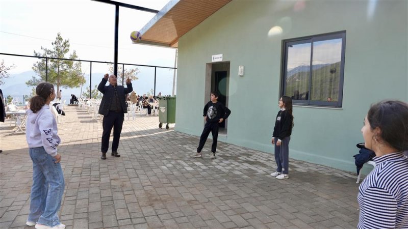 Akçatı’da imece usulüyle yapılan çok amaçlı salon hizmete açıldı