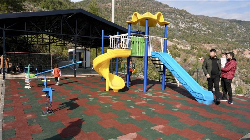 Akçatı’da imece usulüyle yapılan çok amaçlı salon hizmete açıldı