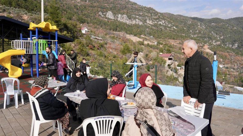 Akçatı’da imece usulüyle yapılan çok amaçlı salon hizmete açıldı