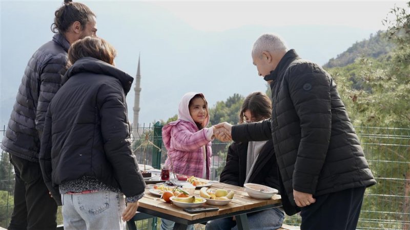 Akçatı’da imece usulüyle yapılan çok amaçlı salon hizmete açıldı